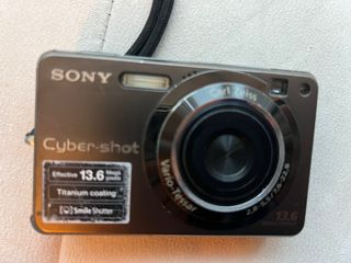 Cámara Sony Cyber-shot 13.6 MP