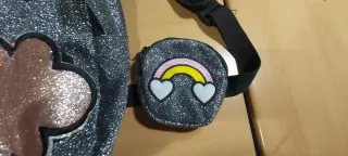 Mochila pequeña con purpurina y monedero