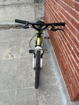 Bicicleta infantil amarilla