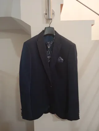 Traje de novio azul