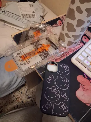 Funda y 2 protectores iPhone 13 Hello Kitty