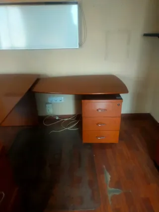 Escritorio con ala y mueble de almacenaje