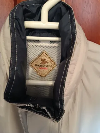 Cortavientos Boomerang Aventura. Gris claro.