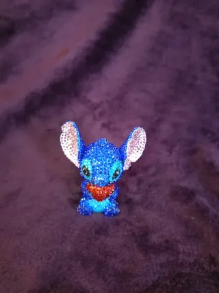 Figura Stitch con Corazón Brillante
