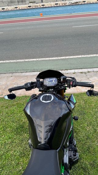 Kawasaki Z900 Naked Negra y Verde