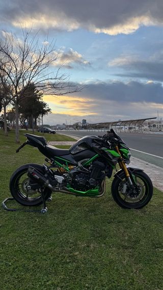 Kawasaki Z900 Naked Negra y Verde