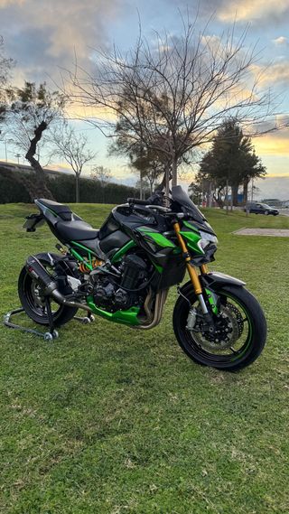Kawasaki Z900 Naked Negra y Verde