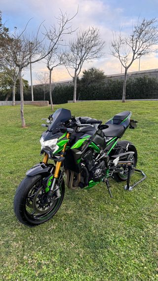 Kawasaki Z900 Naked Negra y Verde