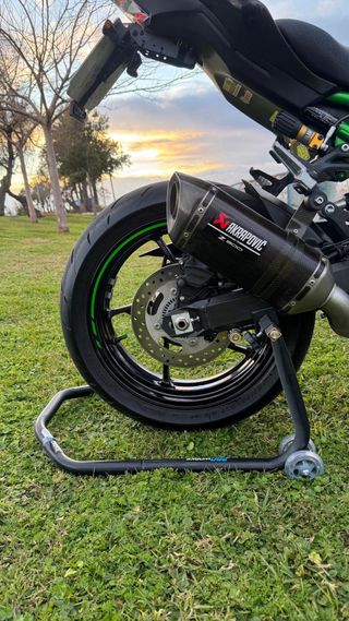 Kawasaki Z900 Naked Negra y Verde