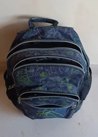 Mochila escolar Totto. Azul Marino-Verde