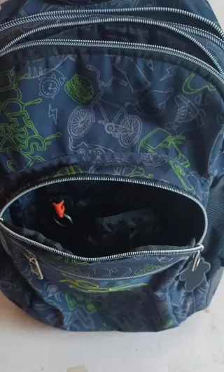 Mochila escolar Totto. Azul Marino-Verde