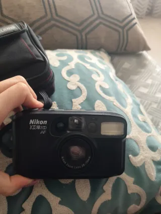 Cámara Nikon Zoom 200 AF