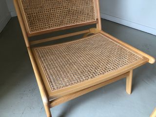 Pareja de butacas de madera y rejilla de ratán