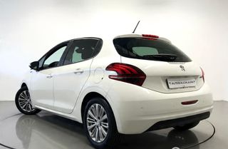 Peugeot 208 1.2 Signature