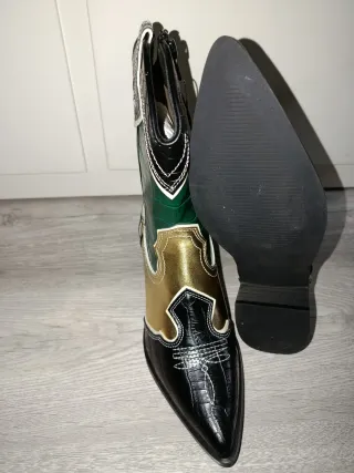 Botines cowboy verdes, negros y dorados talla 37