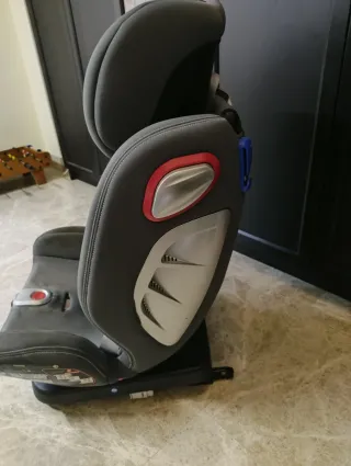 Silla de coche para niño 4-7 años. Color gris