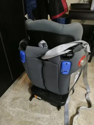 Silla de coche para niño 4-7 años. Color gris