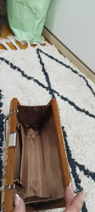 Bolso de fiesta plateado con cadena