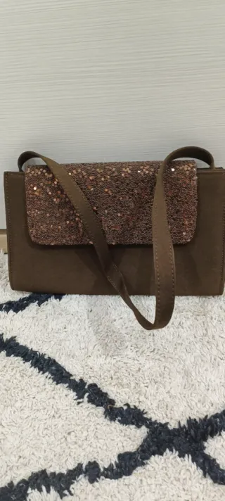 Bolso de fiesta plateado con cadena