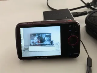 Cámara Olympus VH-210 14MP Zoom 5x + Accesorios