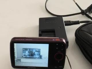 Cámara Olympus VH-210 14MP Zoom 5x + Accesorios