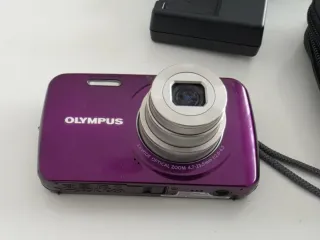 Cámara Olympus VH-210 14MP Zoom 5x + Accesorios