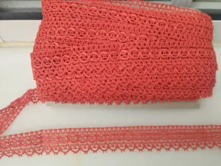 Punta de encaje color coral