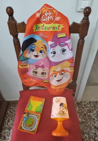 44 Gatti Lot: Grembiule e Lampada