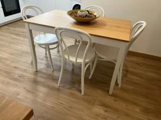 Mesa y 4 Sillas de Cocina Ikea.