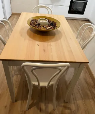 Mesa y 4 Sillas de Cocina Ikea.