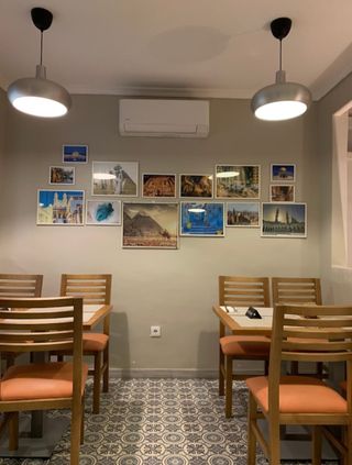 Mesas, sillas, taburetes. Bar, restaurante