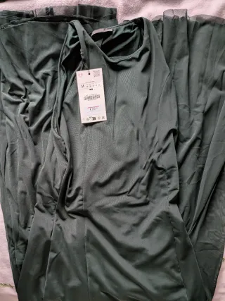 Vestido largo Zara verde con abertura