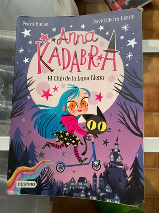 Anna Kadabra 1. El Club de la Luna Llena
