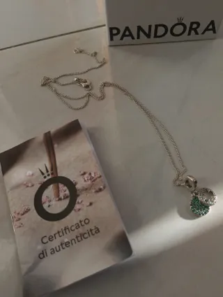 Collana Pandora con charm certificata