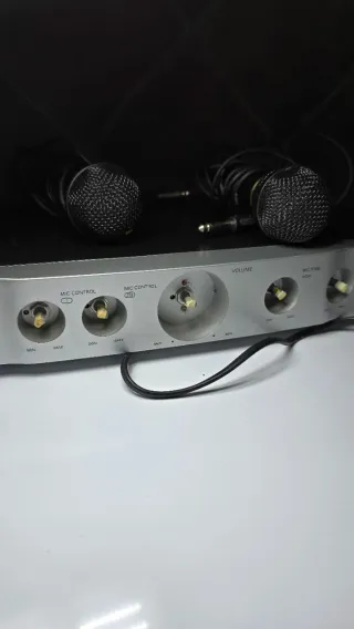 Equipo de Karaoke BOMAN MA-X116/SP + 2 Micrófonos