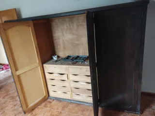 Mueble antiguo de madera blanco