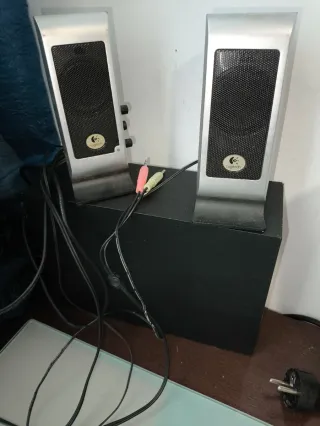 Altavoces Logitech 2.1 Negro/Plata