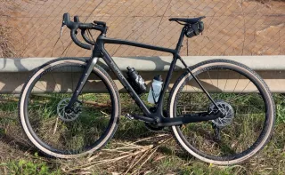 Bicicleta Gravel Bombtrack Hook Negra y gris mate