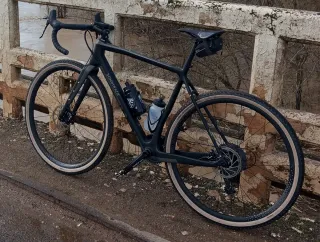 Bicicleta Gravel Bombtrack Hook Negra y gris mate