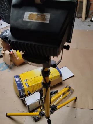 2 Focos Halógenos Obra Trípode