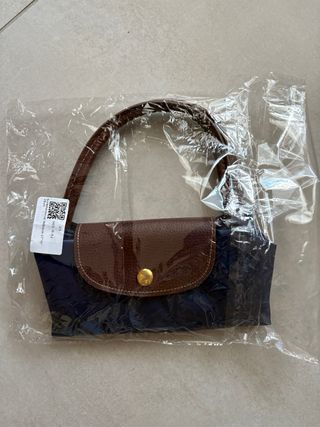 Borsa tote blu con zip e manici marroni