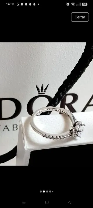 Anillo. Lleva su caja y bolsa.