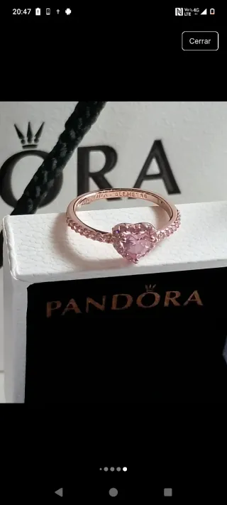 Anillo. Lleva su caja y bolsa.