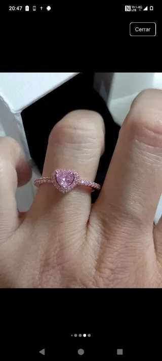 Anillo. Lleva su caja y bolsa.