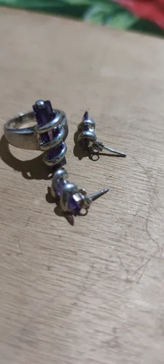Anillo y pendientes plata con piedras moradas