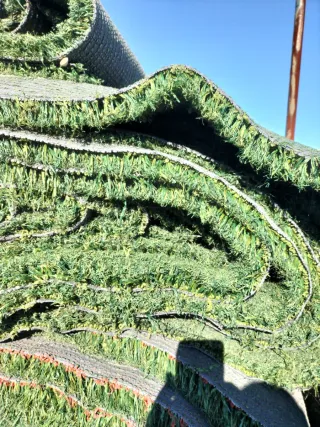 CÉSPED ARTIFICIAL DÉ CAMPOS DÉ FUTBOL RECICLADOS