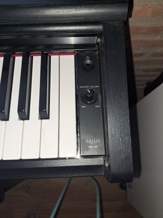 Piano Digital Yamaha Arius YDP 144