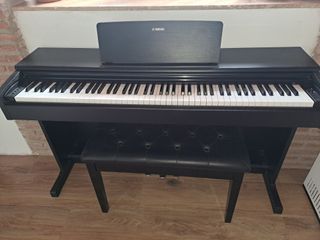 Piano Digital Yamaha Arius YDP 144