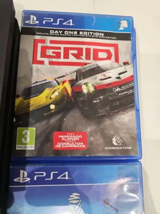 PS4 Negra con todos sus cambles +2mandos +4juegos