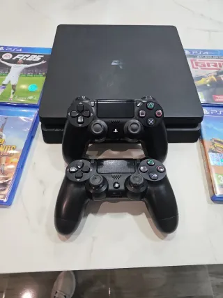 PS4 Negra con todos sus cambles +2mandos +4juegos